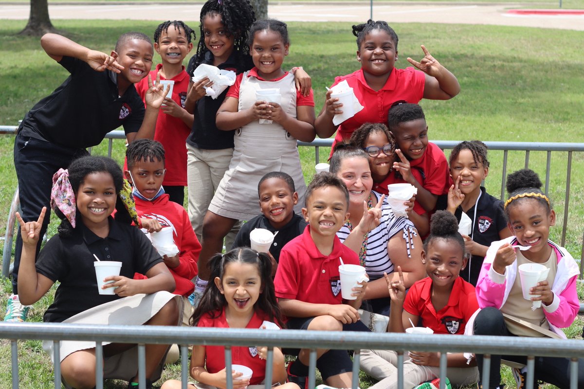 cedarhillisd's tweet photo. @CHISDCP won our "I Voted" sticker collection contest!

With the help of Yolanda Graham, the district held a competition to see which campus could collect the most "I Voted" stickers during the election! The winners enjoyed a snow cone party thanks to Akili Johnson of Wells Fargo https://t.co/44RxsynuUM