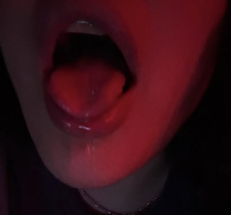 lunaaasa's tweet photo. My mouth is too empty #nsfwtwt https://t.co/0lRP1xSiE8