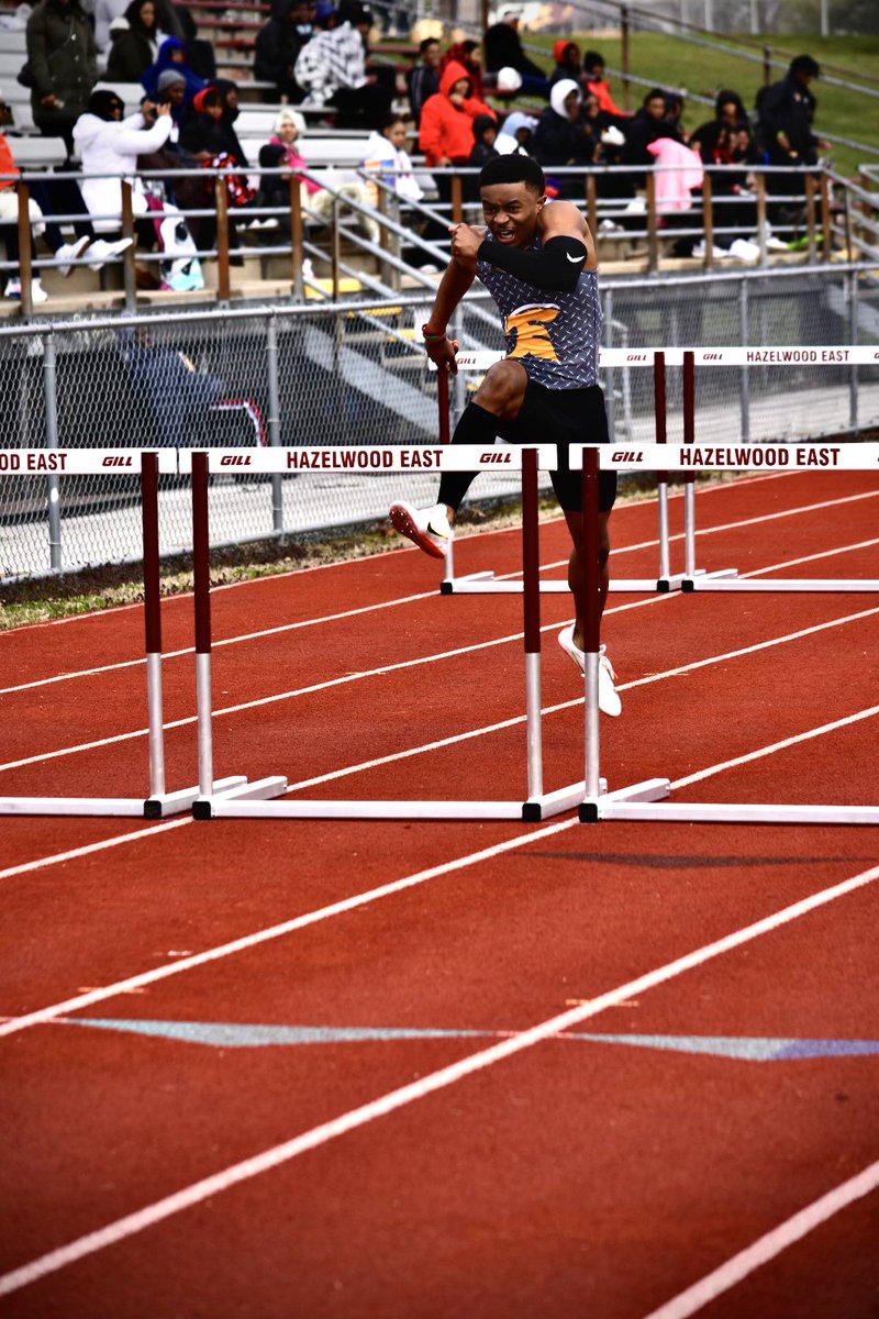 HazelwoodSD's tweet photo. As the 2022-2023 school year comes to a close, the Hazelwood School District would like to recognize some of our outstanding seniors in the district. East High’s Senior Spotlight shines on Ladarius Williams! #SeniorSpotlight #HSDProud #graduation 

Story: https://t.co/81cyxUuuIT https://t.co/j4KTupN5rn