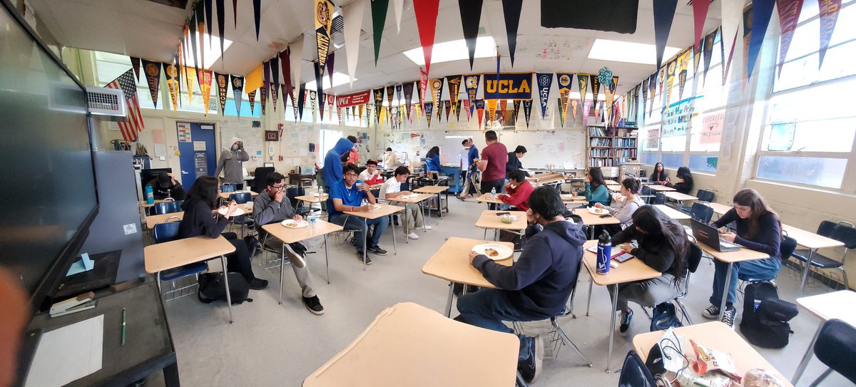 LAST MATH CLUB MEETING OF THE YEAR 🥳 Congrats Math Clubbers. We hope you enjoyed the pizza party and Math Jeopardy! 🍕