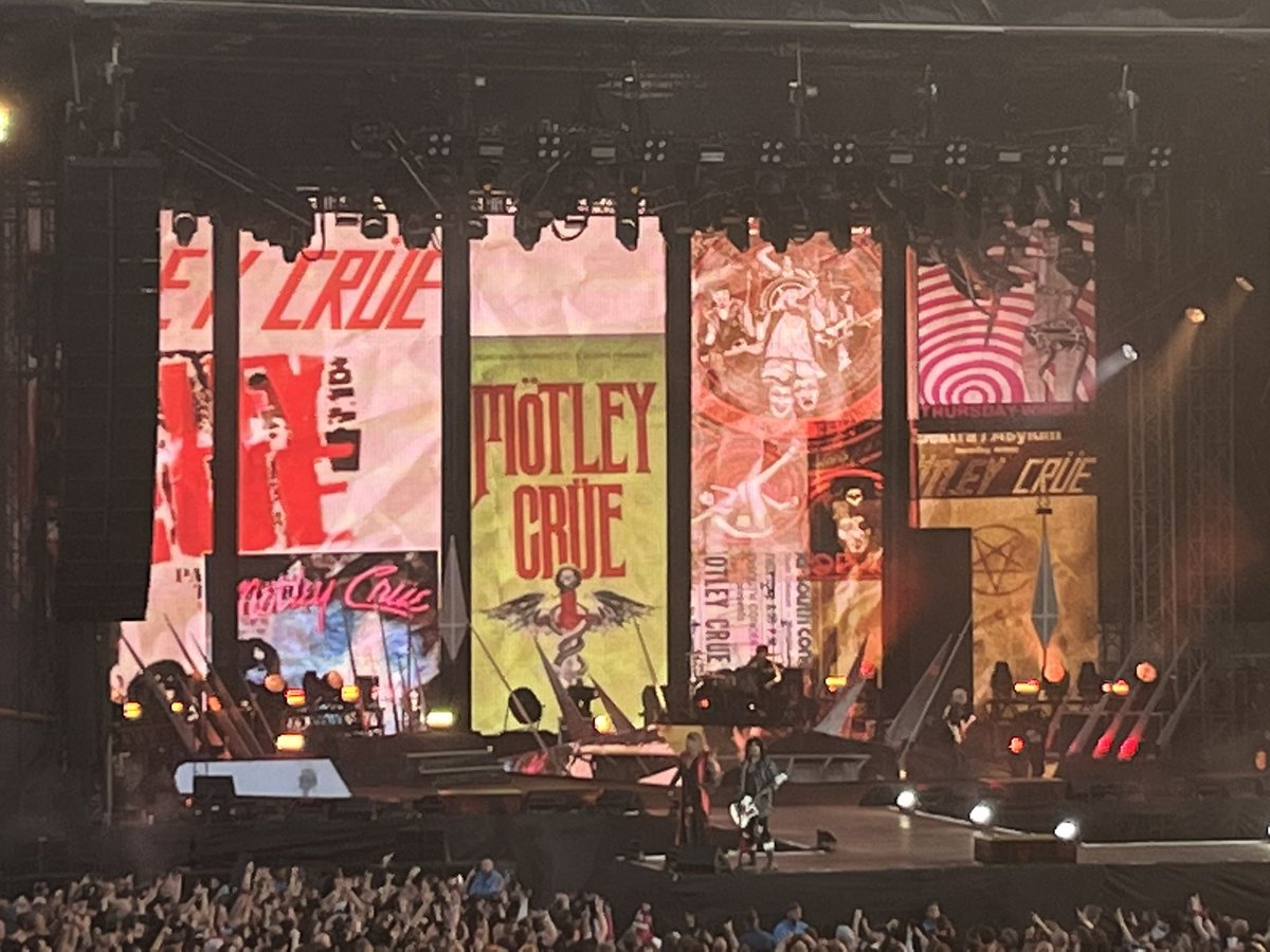 FestiMobil's tweet photo. Thank you Mötley Crüe for an absolut great Show 🤘🤘💪💪#FestiMobil #MotleyCrue #TheWorldTour https://t.co/kOZheYi23Y