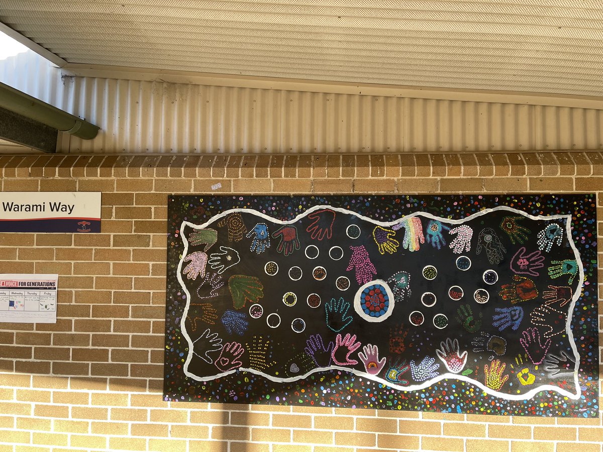 amberroberts99's tweet photo. Our beautiful mural that we created which depicts our school community and promotes inclusivity. The hands in the middle belong to the teachers and support staff, whilst the little dots on the outside are the students finger prints. #acuedu_p https://t.co/xV3GiCWkvN