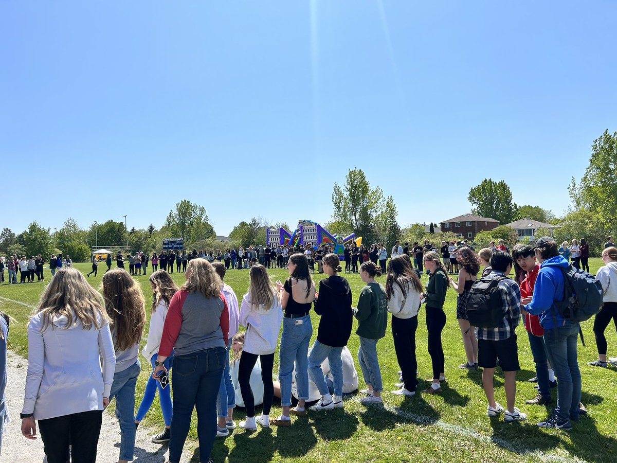 MaxwellSCDSB's tweet photo. Thank you to Mrs.Nesbitt and her leadership class for organizing Eastview’s Day of Diversity. What a great way to celebrate the diverse identities within our school. https://t.co/ar8kKpTVyj
