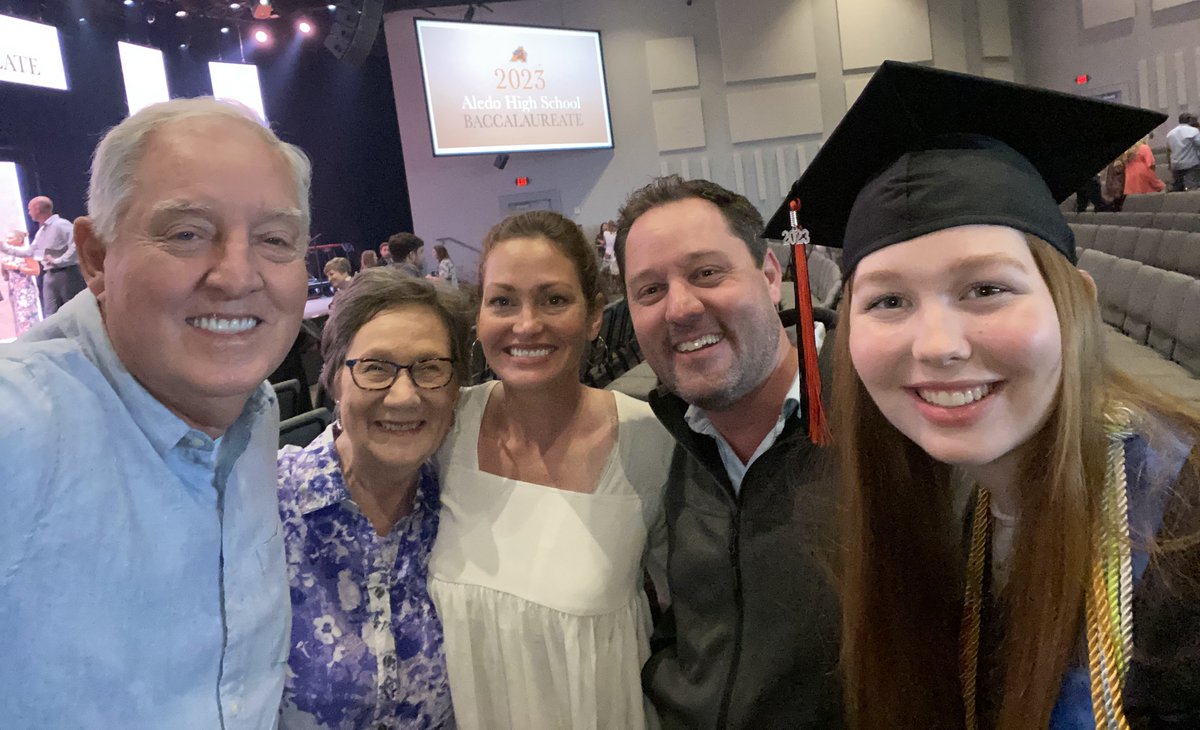 Rex_Holt's tweet photo. Graduation Hope 😇 - https://t.co/5brg0HtPRZ https://t.co/UzxOFDe1co