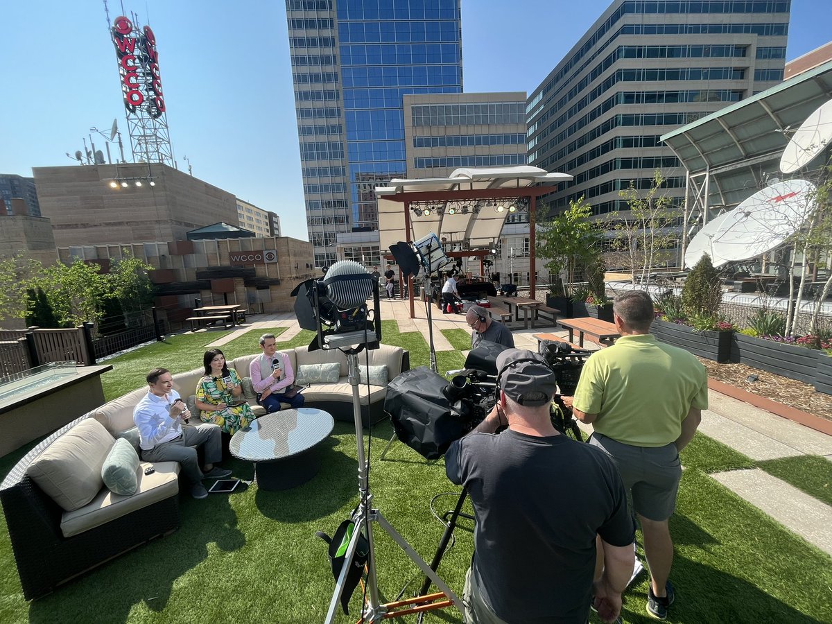 With a @WCCO next weather forecast this beautiful — we had to leave the studio. Join us LIVE on the rooftop! 

https://t.co/E2xcxSauOf https://t.co/juTd3mMf77