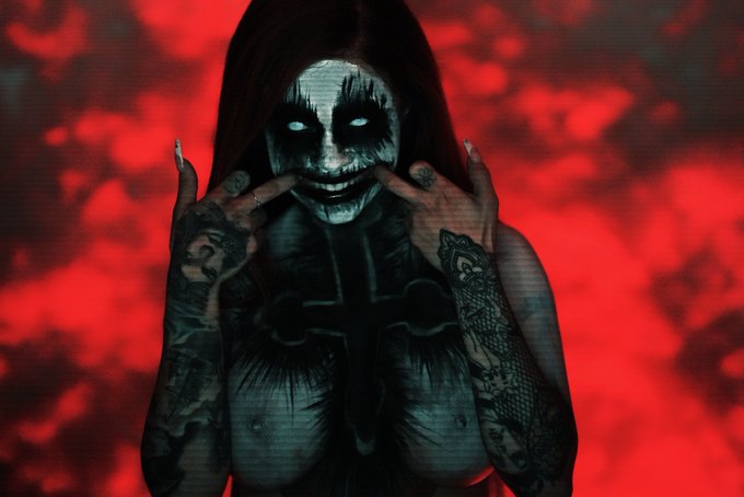 SMILE MOTHERFUCKERS! @its_me_karenn #charlieclassicphotography https://t.co/L9Y3r6hvWo<a class="tags" href="/tag/its_me_karenn">@its_me_karenn</a><a href="/tag/charlieclassicphotography"class="tags">#charlieclassicphotography</a>