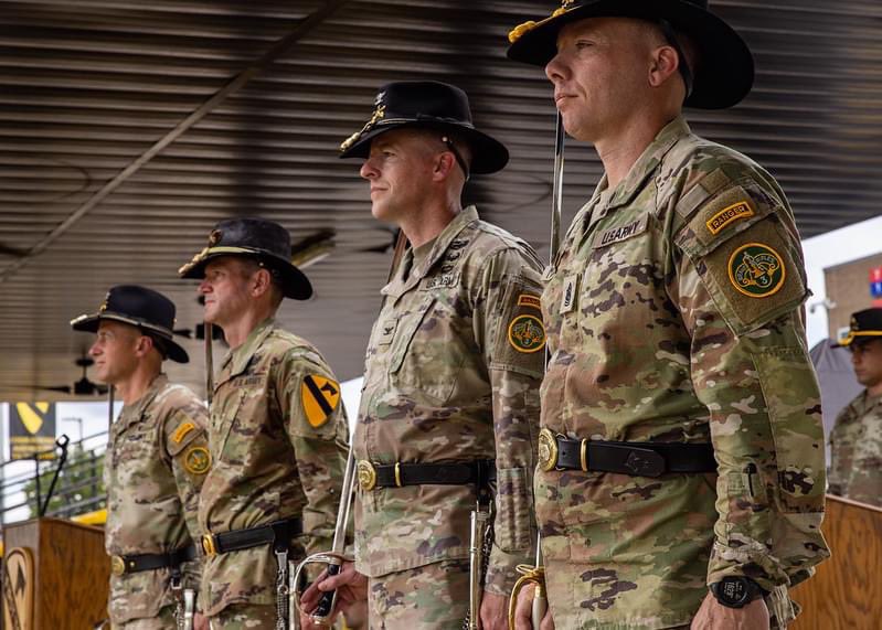1stCavalryDiv's tweet image. 3d Cavalry Regiment bid farewell to Col. Kevin Bradley and Command Sgt. Maj. Jason Dein during a change of command ceremony at Cooper Field, while welcoming Col. Jeffrey Barta and Command Sgt. Maj. Mikael McInroy to the #BraveRifles family. 
#BloodAndSteel | @3dUSCAV  @iii_corps