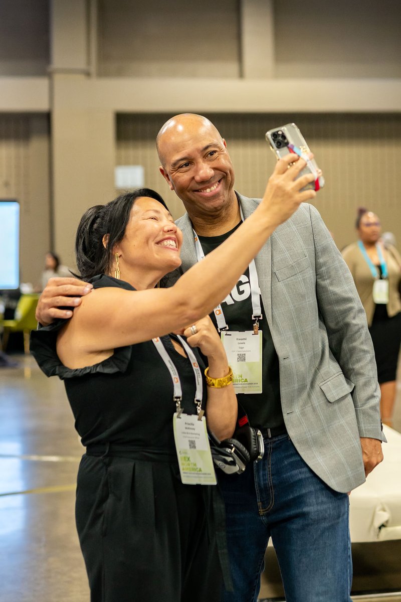 LittleBirdMomma's tweet photo. Who else had amazing time with my @LittleBirdMktg crew at @GreenBook's #iiexna? I thought last year they couldn't improve this show and I'm happy to say I am wrong. Thanks for the memories @GazelleGlobal @cloudresearch @YabbleAI and @sagomrx. More photos to come! #mrx https://t.co/ae3tu2fhlU