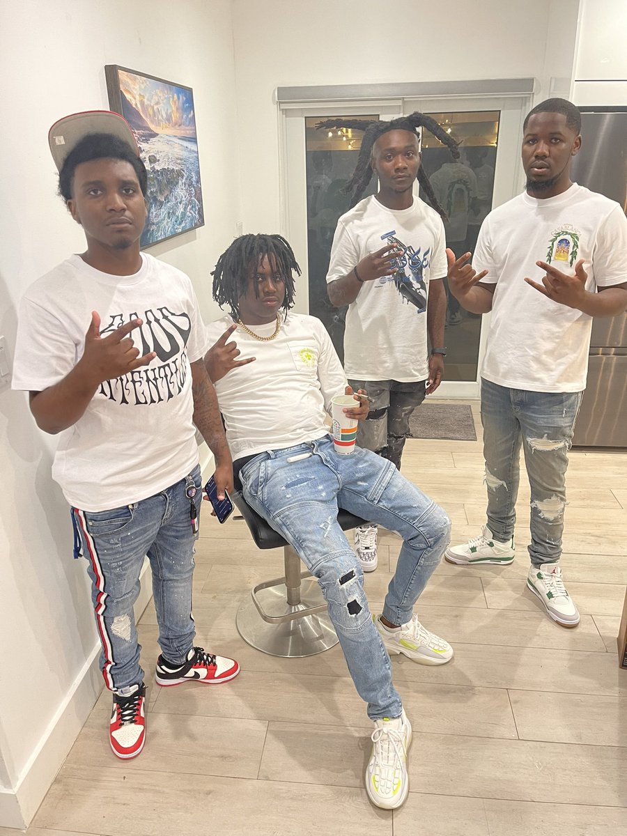 FatNolimit's tweet photo. Young N Paid Ion Leech Off No Nigga That Come Around Cause Im Self Made 🦅🏴‍☠️ https://t.co/8H02KRQPL6