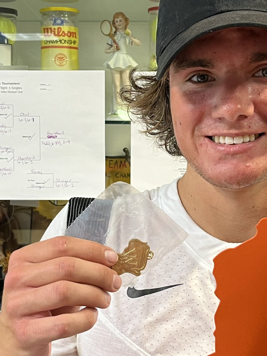 HUHS_BGTennis's tweet photo. Congratulations to Aaron Hoffmann for being the SECTIONAL CHAMP at # 1 singles earning a gutsy 7-6, 6-7, 11-9 win over Oshkosh West. The win helped our team finish 3rd in the sectional! Great day! #Servingnotice https://t.co/gXVvl20poz