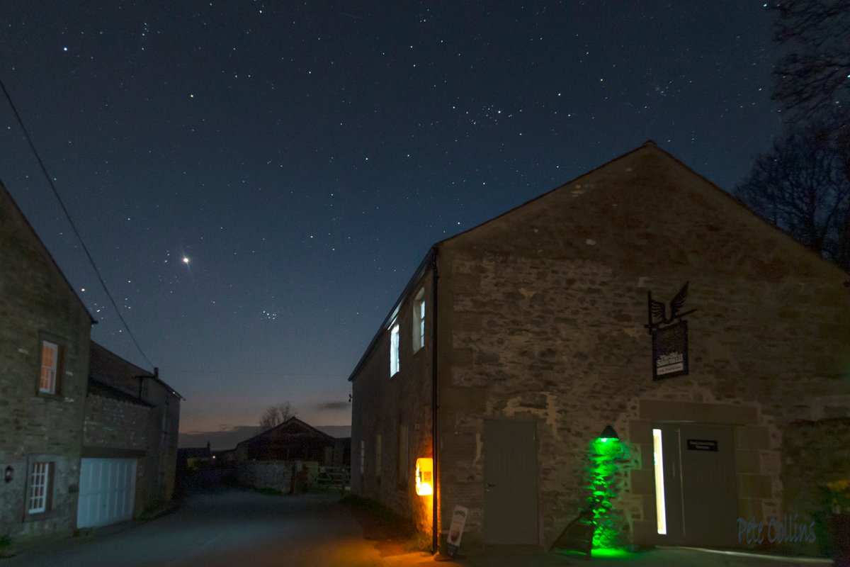 Starry night at The Old Sawmill Cafe, Clapham. #Venus and the Seven Sisters shining brightly.
@IngleborouTrail @IngleborougCave @yorkshire_dales @ThePhotoHour @skyatnightmag @gingerbugsandco