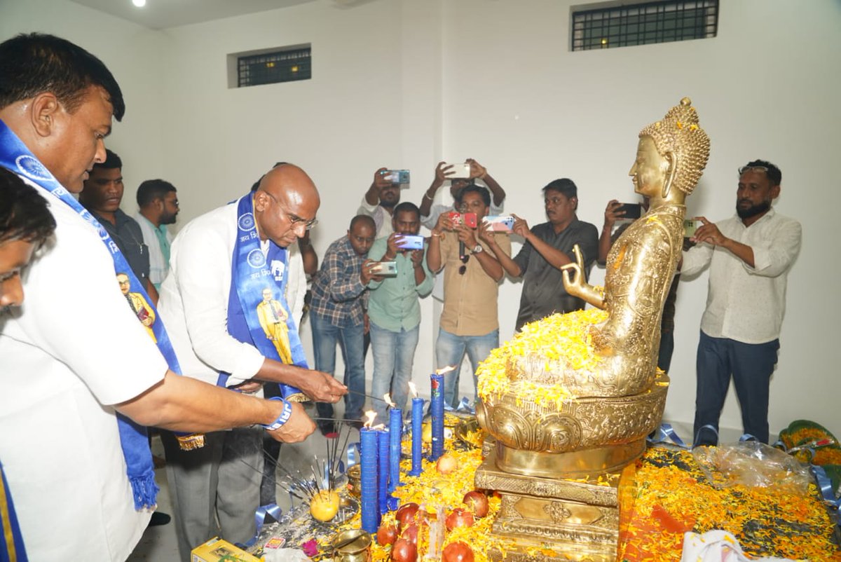 arshad_bsp's tweet photo. సిర్పూర్ నియోజకవర్గ కాగజ్ నగర్ మండలంలోని అంకుశపూర్ గ్రామంలో @BSP4Telangana అధ్యక్షులు @RSPraveenSwaero గారు ముఖ్యతితీగా పాల్గొని తతగత్ గౌతం బుధుని విగ్రహాన్ని ఆవిష్కరించారు, అనంతరం గ్రంథాలయాన్ని ప్రారంభించారు.
@Mayawati @AnandAkash_BSP
@ramjigautambsp @bspindia @BITCELL_BSP https://t.co/Rhvb4HCgqe
