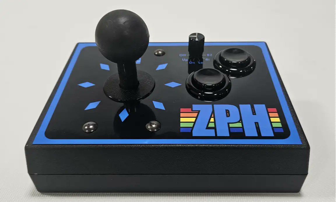zeropagehomebre's tweet photo. MASSIVE THANK YOU to DoubleDown for this incredible custom gift for ZPH's 5th Anniversary! Two button compatibility with Joy2B+ and dial assignable 2nd button! Also compatible with #atari8bit, #c64, SMS and my consolized Lynx VGA setup!

MORE INFO: https://t.co/J7ChKz5jJI https://t.co/2XnwNthVc7