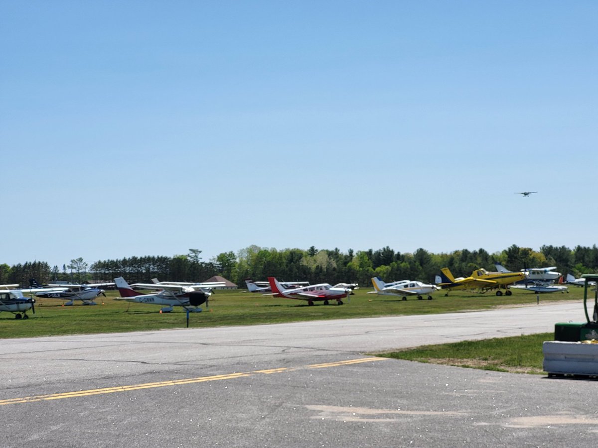 jedi_lehman's tweet photo. These fine folks (and quite a few more) flew into #YQA @DistrictMuskoka airport today as part of the 14th annual Interprovincial Air Tour, a major fly-in. Thanks for visiting, we appreciate your business and visiting tourism sites across Muskoka during your stay. https://t.co/bZONIxSki8