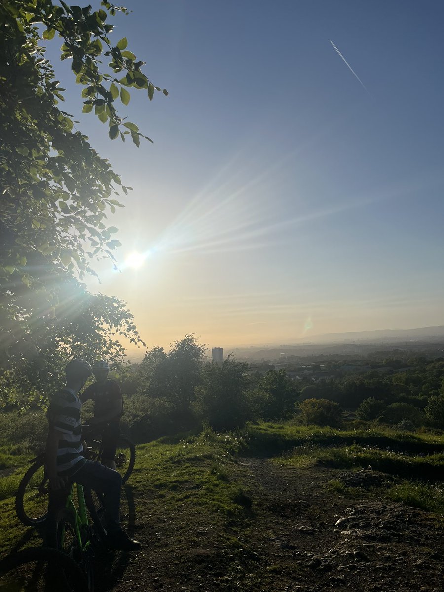 🔥🔥MTB club out again tonight in the sun…roasting! Group all loving the weather and shredding the trails 🤙🏼thanks again <a href="/TrailCoachMTB/">TRAILCOACH</a>