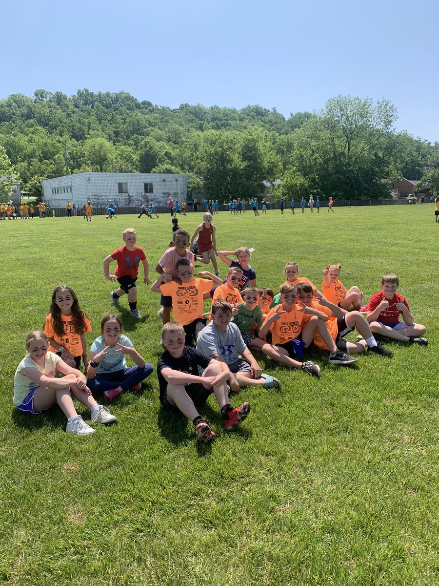 MissSullyTech's tweet image. 4th Grade Kickball Champs!! #ABC 🏆