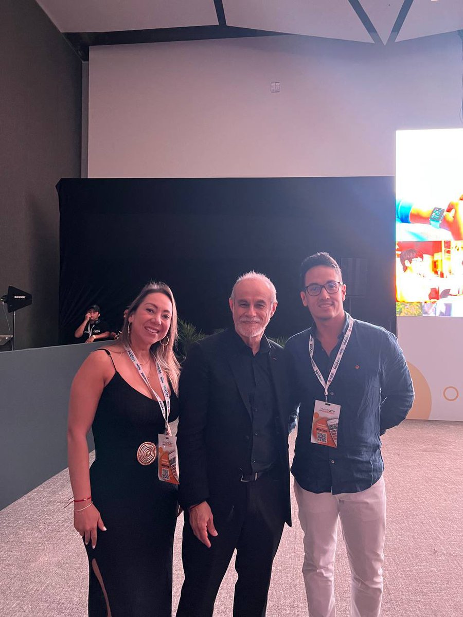 Maritellez15's tweet photo. Finaliza una semana increíble en la que tuvimos la gran oportunidad de participar en el @SmartCityLATAM en Ciudad de @Merida, Yucatán, México; evento en el que acompañamos desde la cohorte II de la @Maestría en Ciudades y Territorios Inteligentes de la @UniversidadExternado https://t.co/i46367Vj60