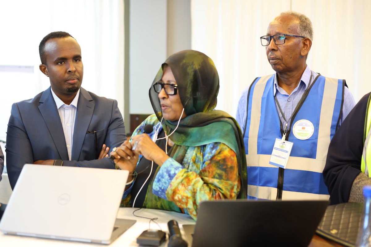 Today marks a historic occasion for fellow citizens in Puntland as they chart new trajectory to pursue universal suffrage. Bottom-up approach process will help us get out of the quagmire. 

Hoos ka-dhis- Kor-Udhis

#PLGE 
#PLElections
