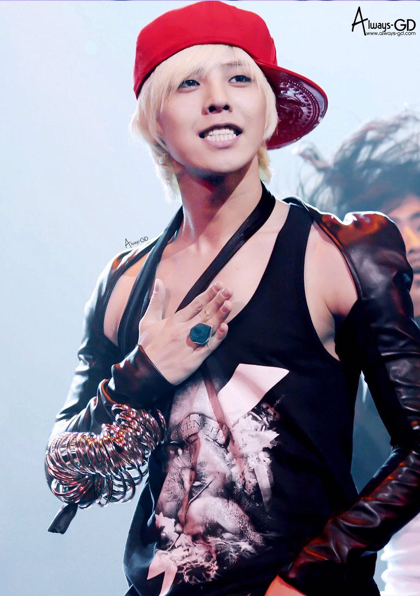 The 21 years old Jiyong performing his #1 debut hit in Korea, 14