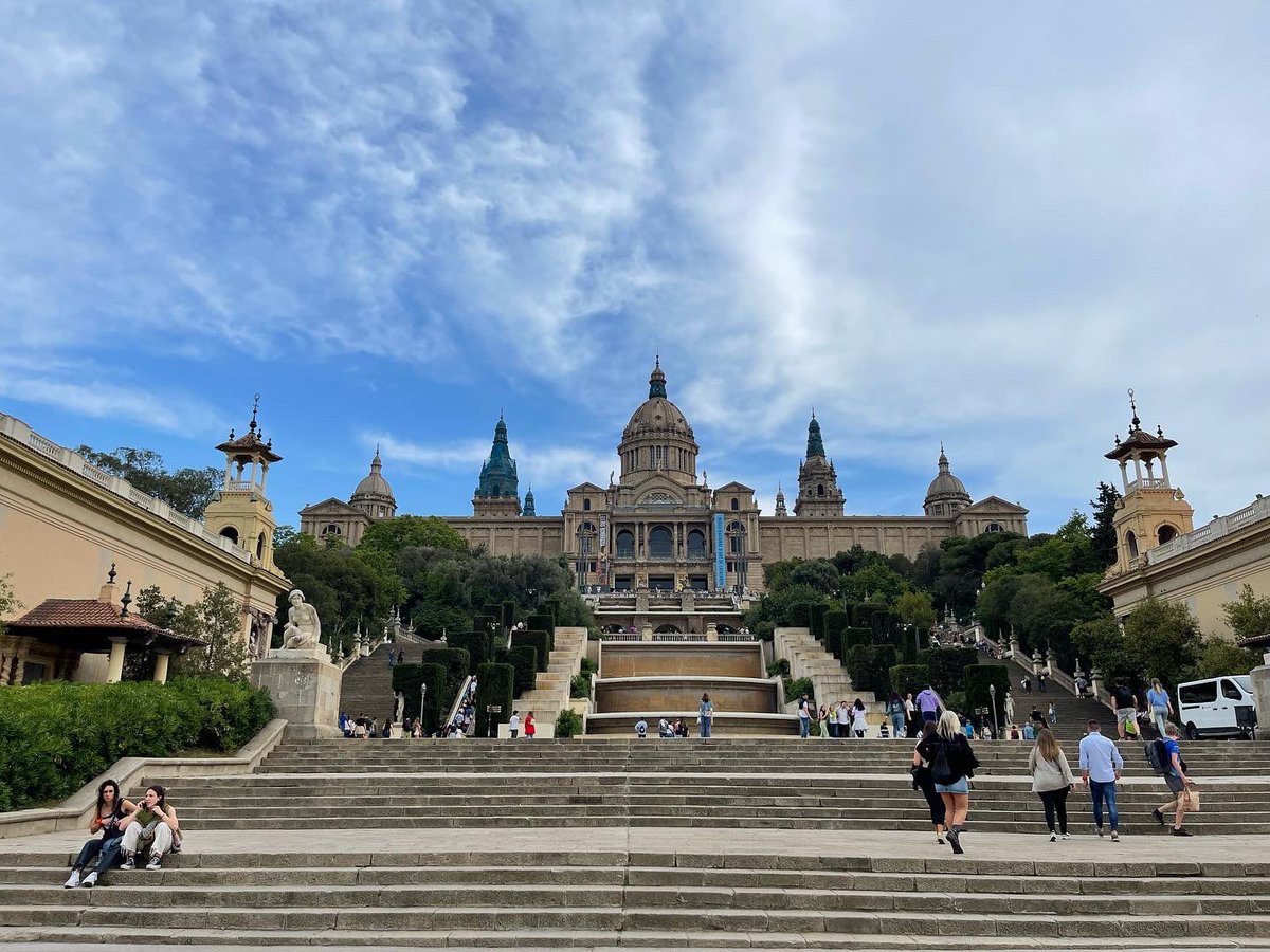 sonsogl's tweet photo. Visita exprés a Barcelona, esta vez por ocio 😜
#Barcelona #elmar 💙 #música 😍 #goodcombination @coldplay #conciertazo #musicofthespheresworldtour 🪐 #vivalavida 🎶❤️ #colores #hastalapróxima 😉 https://t.co/yIVtWHdEEK