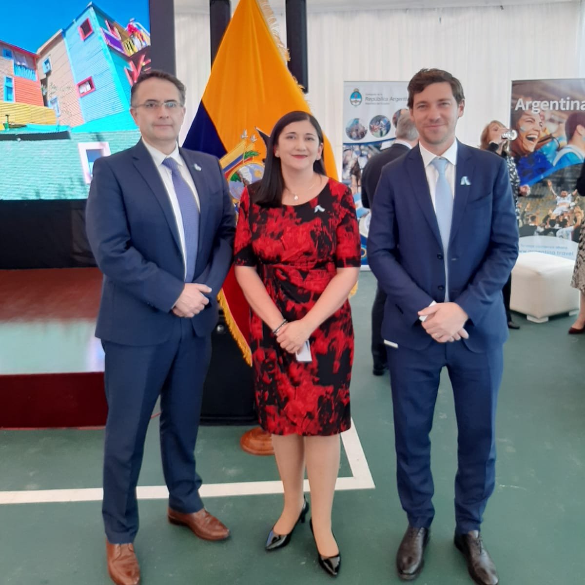 alafar_ecuador's tweet photo. ☑️ #AgendaAlafar
Nuestro director ejecutivo, Santiago Salguero, junto a algunos socios de #Alafar, asistió al evento en conmemoración del Día de la Patria de #Argentina 🇦🇷, que se celebra cada 25 de Mayo. https://t.co/881AuhTm4D
