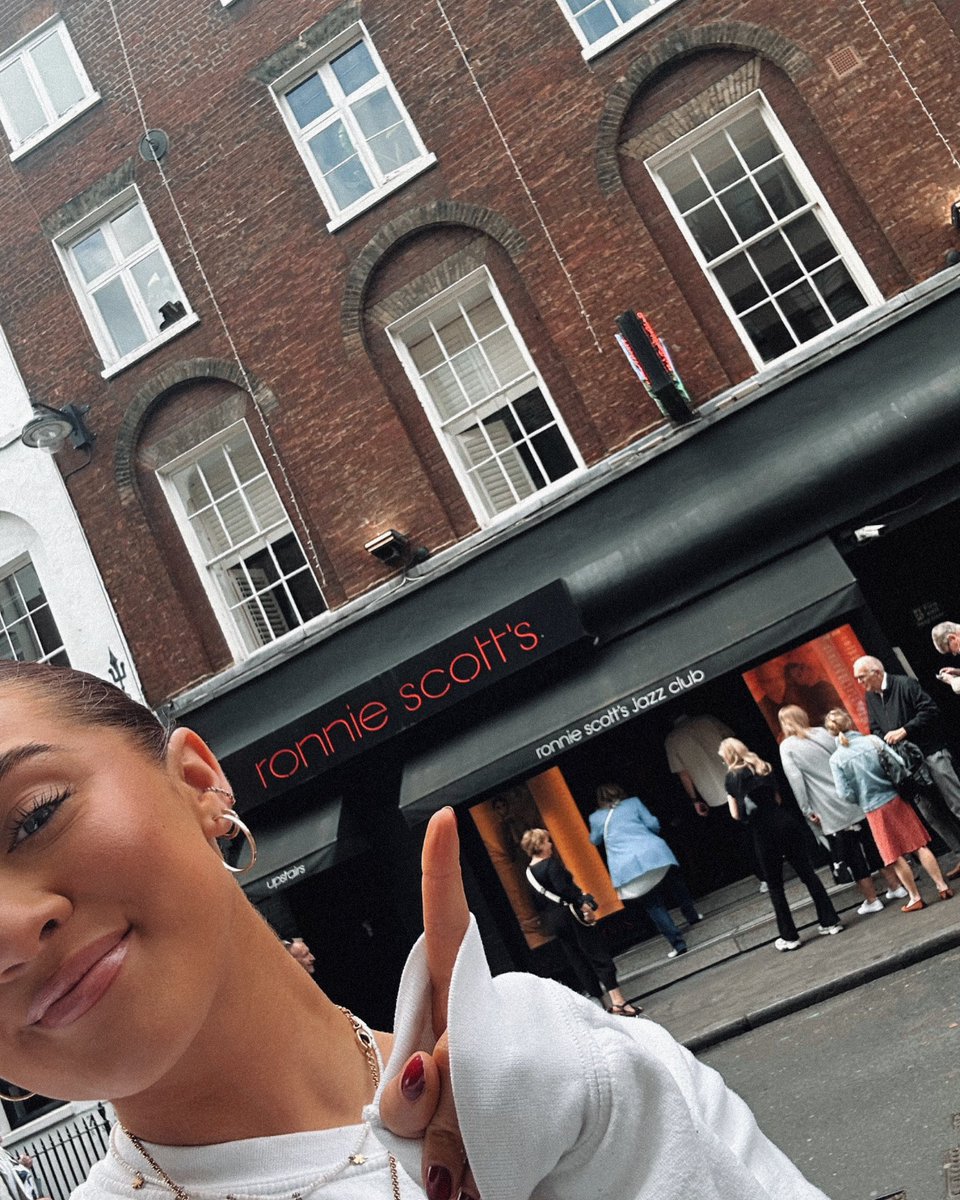 Super excited to announce I will be singing upstairs at Ronnie Scott’s jazz bar on the 29th of August more details to follow 🎷🤍🎤