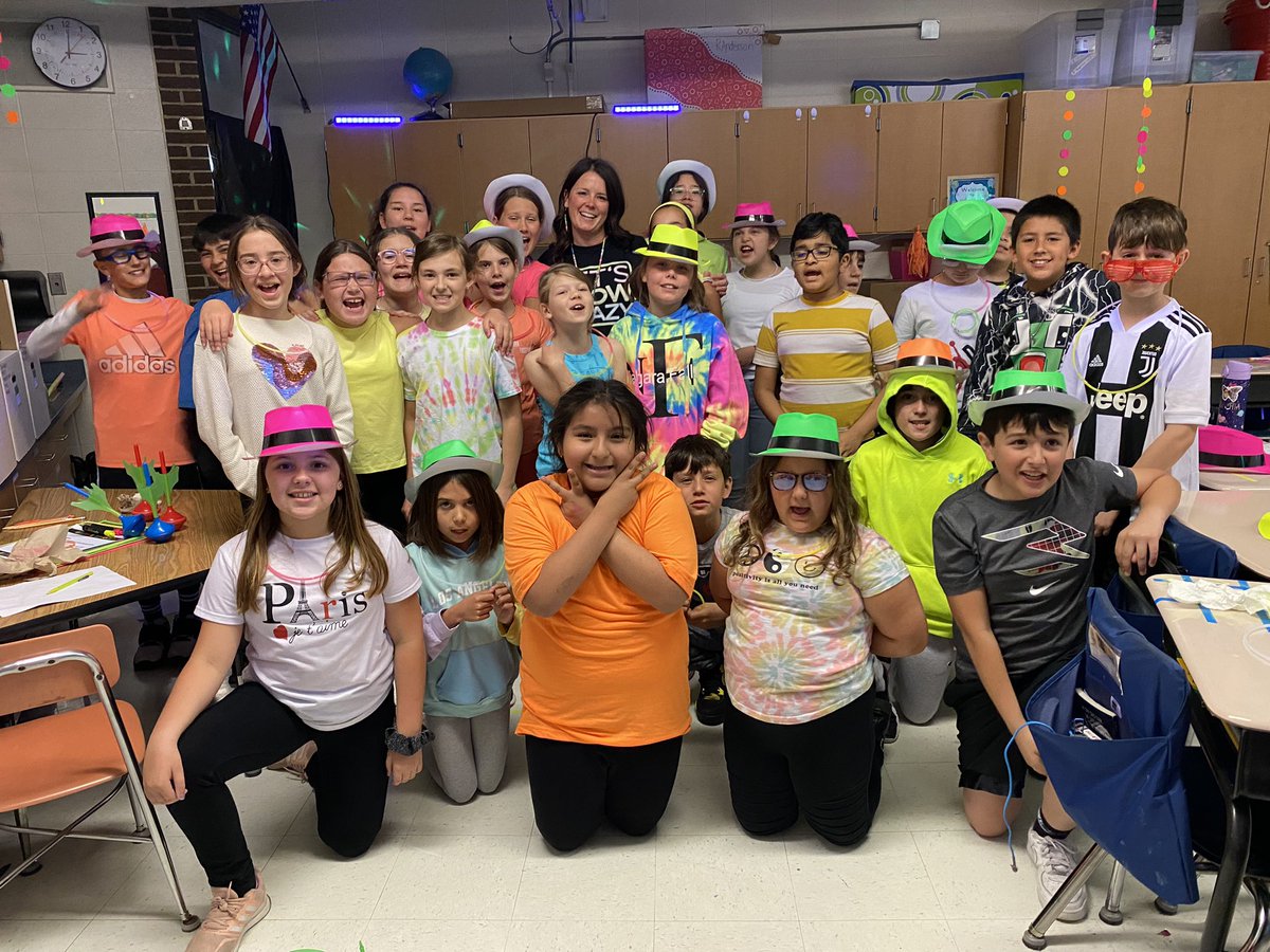 Miss Anderson tweet media