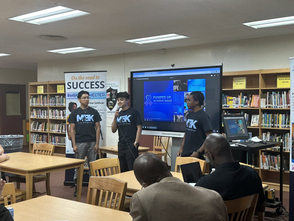 JaniceRossPOCL's tweet photo. Incredible things happening in BKNHS and all under the Pedagogy of Critical Love. Honoring PCs who support our students, hearing from our MBKstudents pitch their future businesses during BKNHS Shark Tank @KatrenaPerou and young students engaging with @NYCMayor around gun violence https://t.co/i766dnqp4N