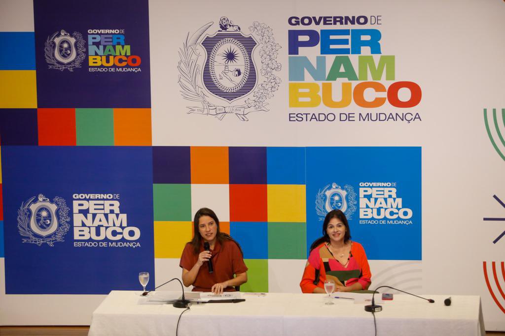 raquellyra's tweet photo. Mudar nunca é fácil, mas a mudança é o caminho pra transformar Pernambuco no Estado que todos queremos. E esse nosso time aí tá integrado, trabalhando para fazer mais, fazer diferente. https://t.co/qnrYhulAh0