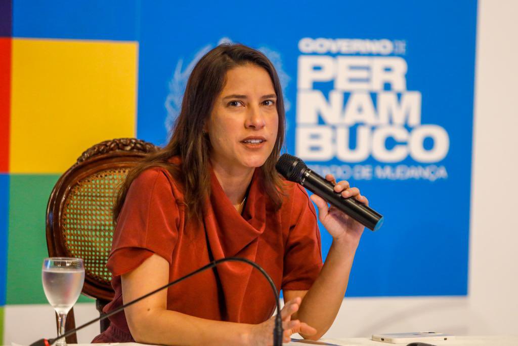 raquellyra's tweet photo. Mudar nunca é fácil, mas a mudança é o caminho pra transformar Pernambuco no Estado que todos queremos. E esse nosso time aí tá integrado, trabalhando para fazer mais, fazer diferente. https://t.co/qnrYhulAh0