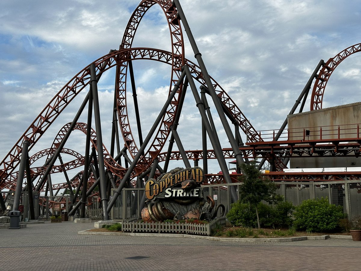 zmvan1's tweet photo. Copperhead Strike. Holy shit. This was the biggest surprise of the day. What looks to be a slow family coaster has some insane hang time and ejector air. Wouldn’t be mad if more parks got these. Even the small pre-show is super cool. Love it. https://t.co/vkGI8jelmC