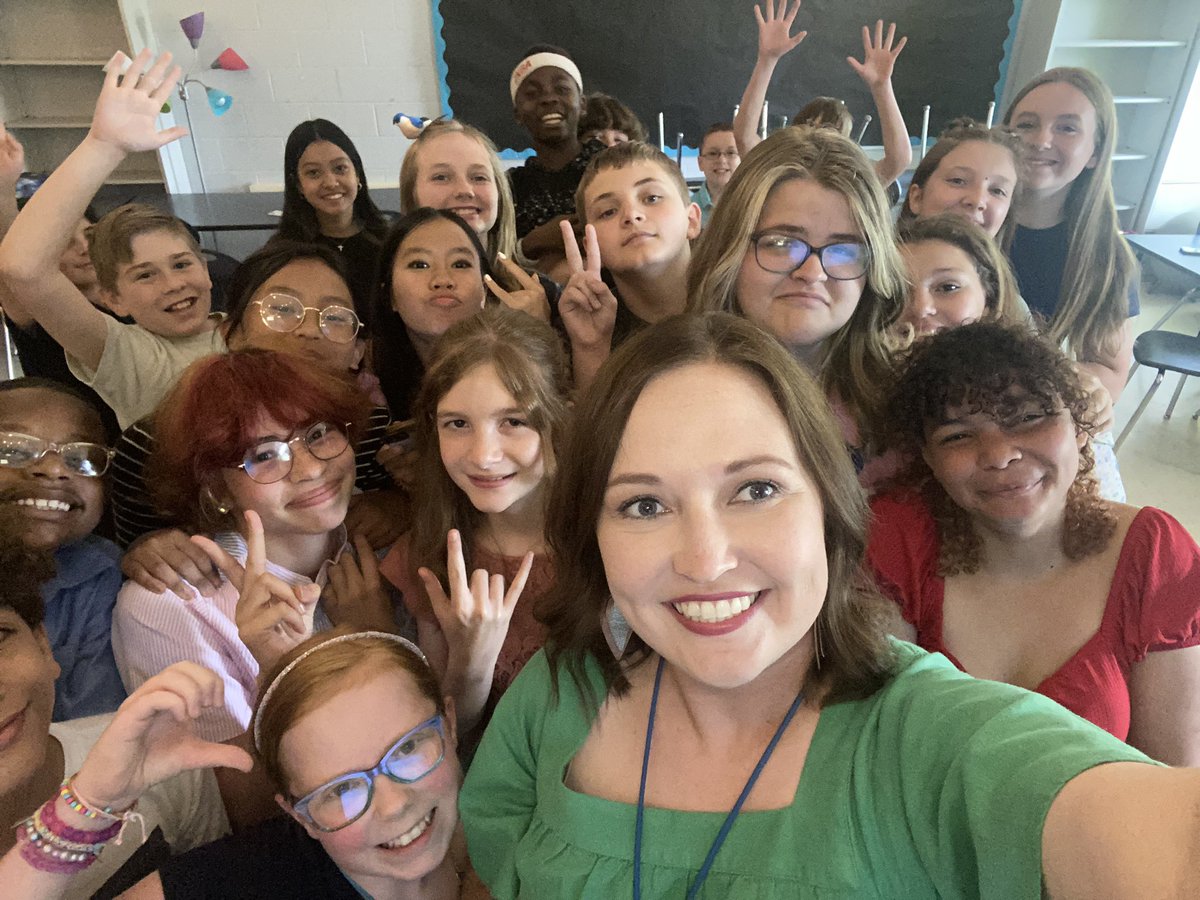 Loved celebrating this group of 6th graders today! #AESpride <a href="/AlvatonElem/">Alvaton Elementary</a>