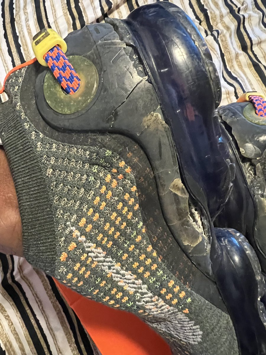 iamphutography's tweet image. @Nike @nikestore #nike - How? I’m disappointed #airvapormax