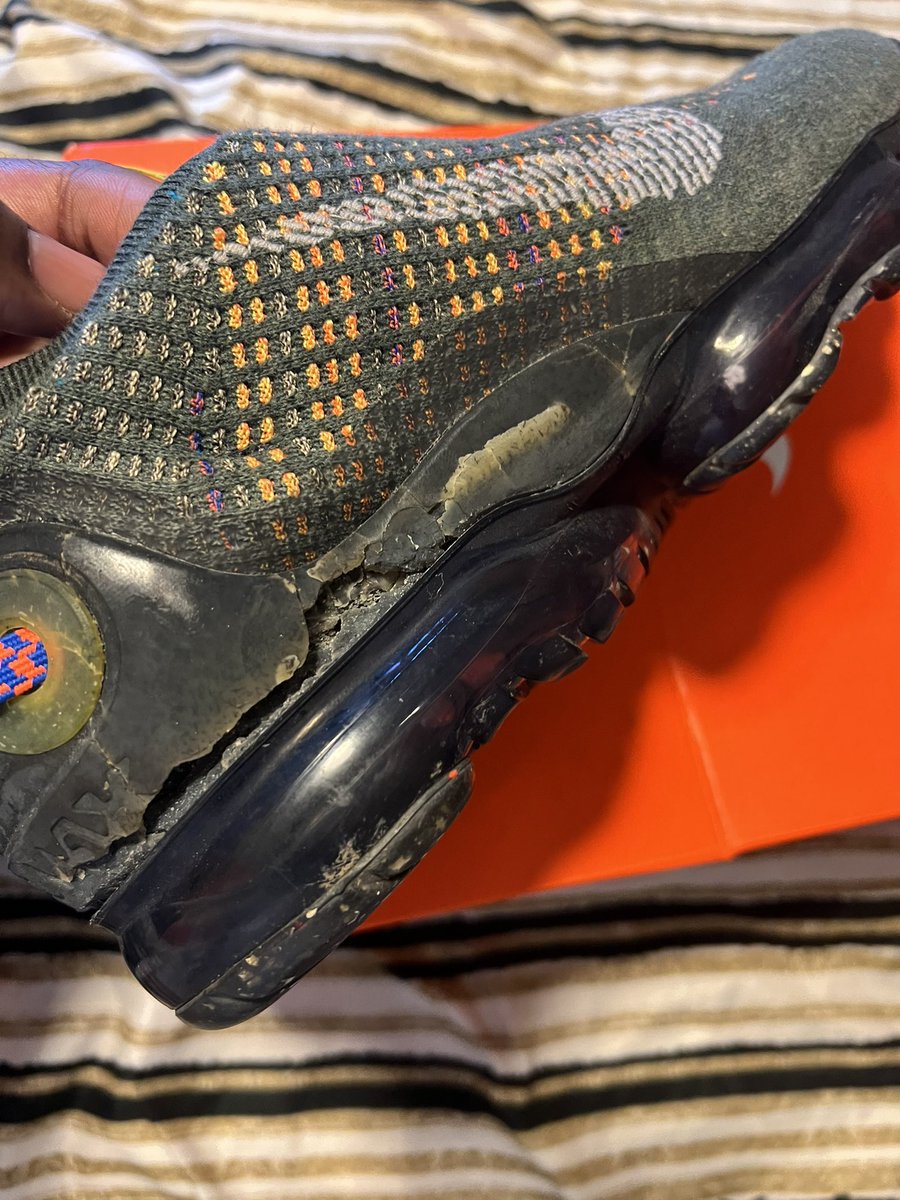 iamphutography's tweet image. @Nike @nikestore #nike - How? I’m disappointed #airvapormax