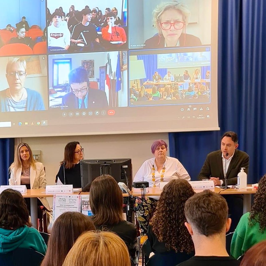polcri's tweet photo. Giornata di restituzione del progetto sull’eliminazione degli stereotipi di genere nell'accesso ai corsi di studio scientifici ha coinvolto oltre duecento studenti di 13 licei e istituti di istruzione superiore del territorio aretino. #Arezzo https://t.co/tjFF1virtf