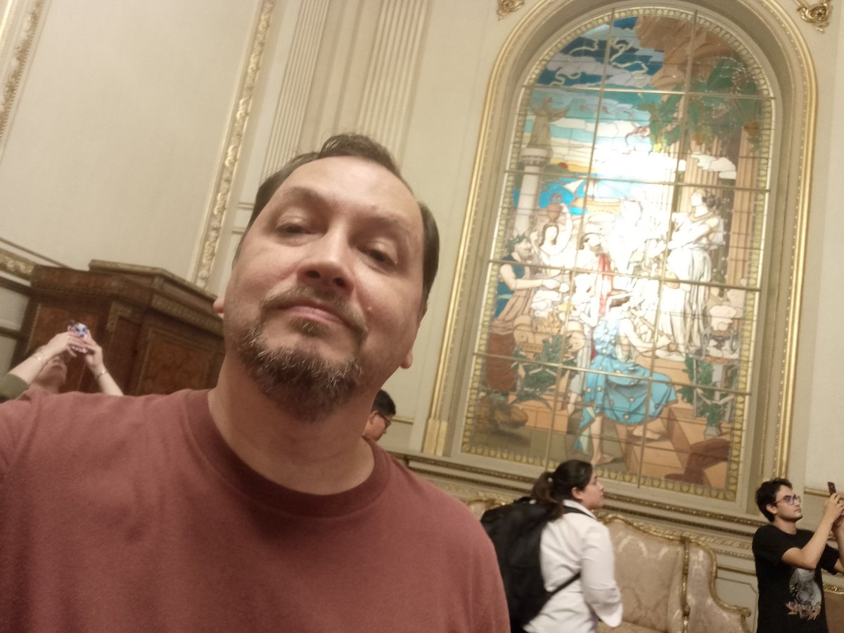 CesarMan19's tweet photo. @turisargentina @TeatroColon Visitando al @TeatroColon en su cumpleaños! Único!! https://t.co/1AllHtYI5Z