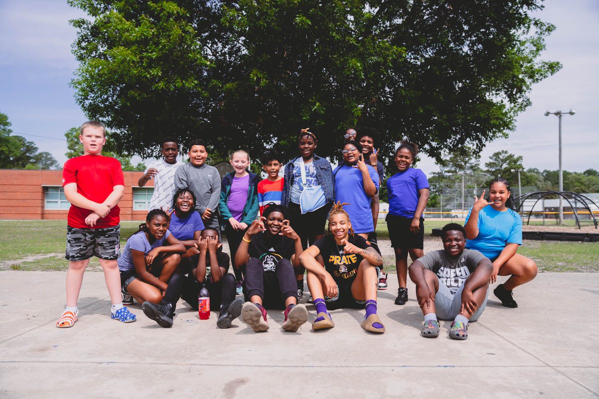 ECUWBB's tweet photo. .@miyaa2tall and Morgan Moseley enjoyed some time with the kids at Sam D. Bundy Elementary earlier this morning.

We wish you all the best on your upcoming EOGs 🙌 https://t.co/0tre8lXHOm