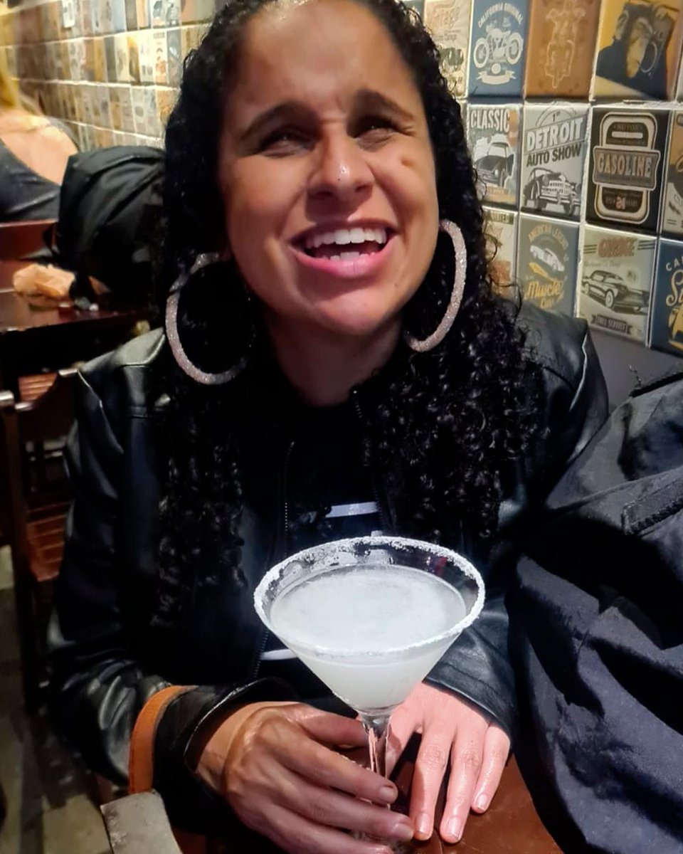 isisleeoficial's tweet image. Um sorriso que carrega histórias de superação e força. ✨❤

#DeficienteVisual #acessibilidade #SorrisoDeSuperação #ForçaInterior #Felicidade #Inspiração #Conexão