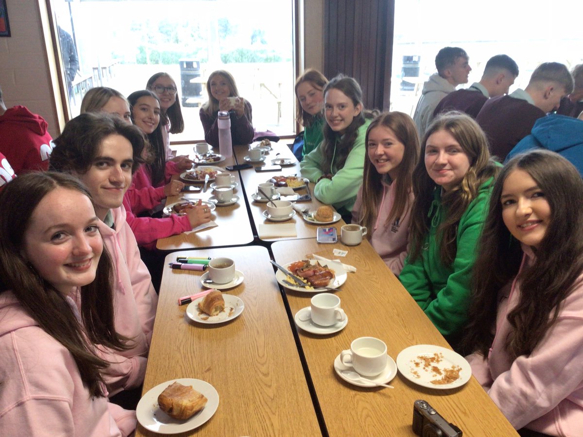 🥓🍞🧆🫖🍳🧀🥐☕️Pictured below are the Leaving Cert students enjoying their breakfast on their last day at Loreto Community School 🍞🧆🫖☕️🥓🍳🧀🥐
