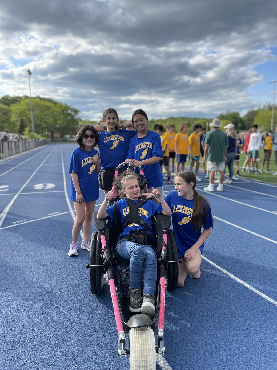 cbb57040015's tweet image. Great job to Clarke’s amazing 4x100m relay team today! @ClarkePrincipal @lexingtonsuper