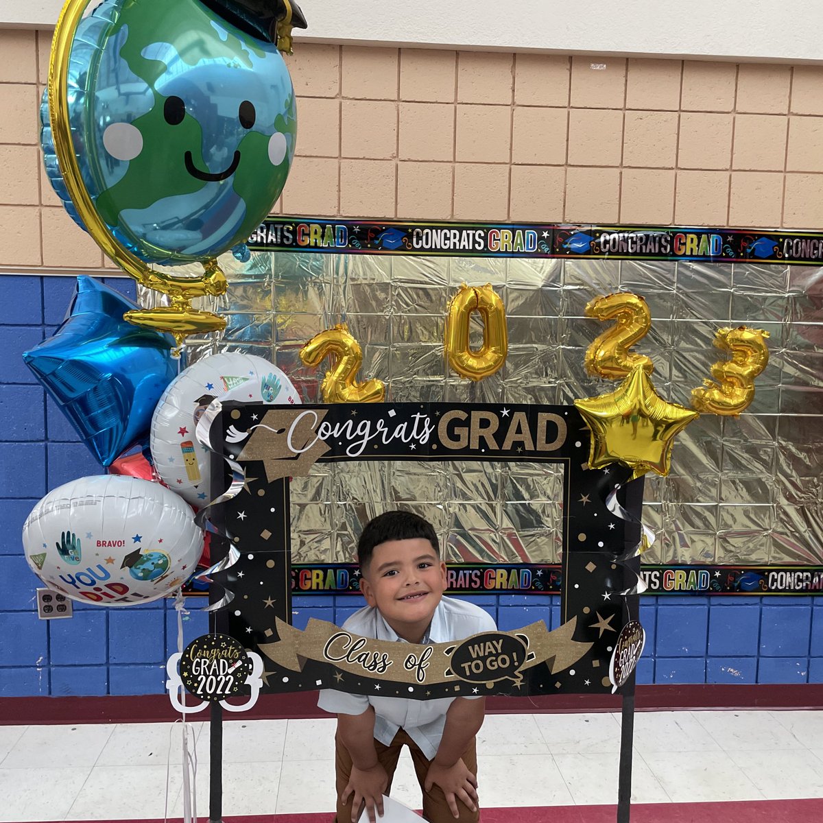 Xander tiene a la mama mas llorona pero a la mas orgullosa por ser un niño tan inteligente, primer logro de tantos que tendra en su vida  🎓🥹💙