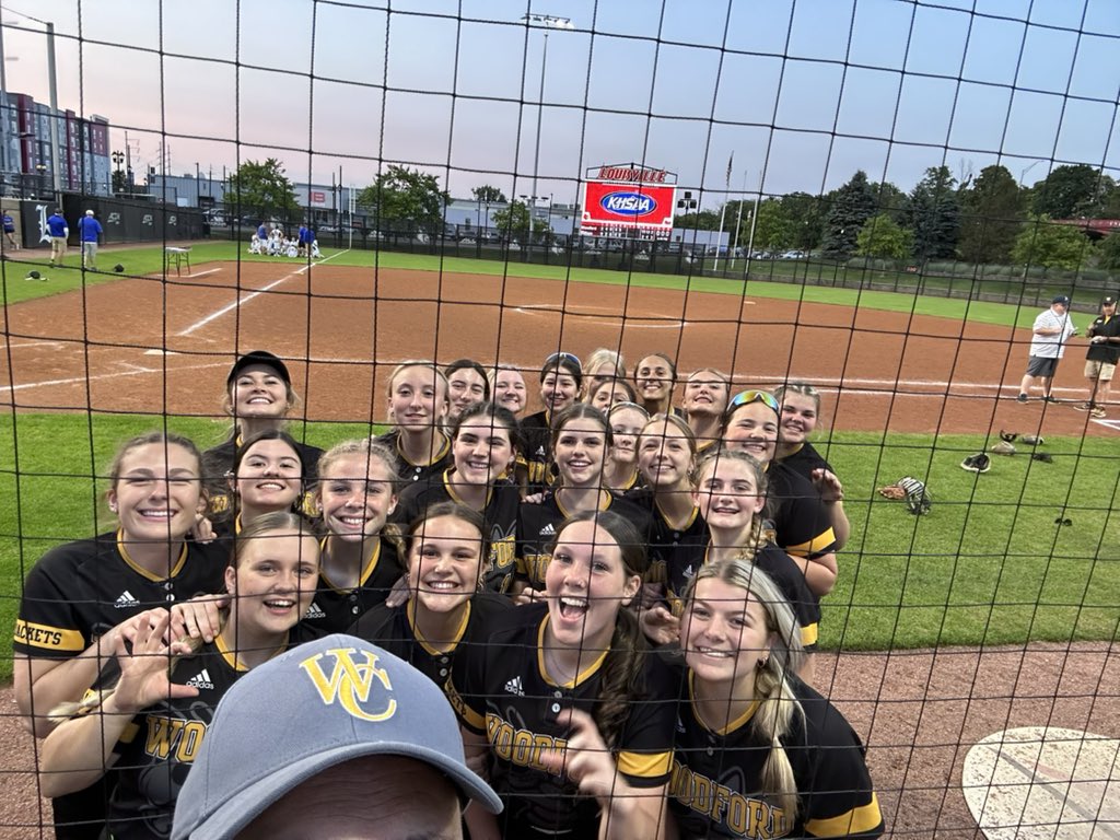 Region champs selfie!!  Congratulations to the softball lady Yellowjackets on winning the 8th region championship!!Great job ladies!!#WCPSinfluence
#1county1school
#Kidswin