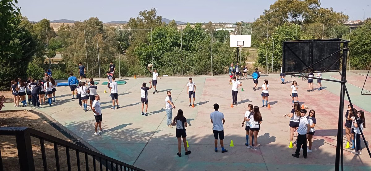 EscolapiaMerida's tweet photo. El rugby también se convierte en un deporte inclusivo con @meridadisports 🏉 #3ºESO #Atréveteacaminar https://t.co/vI4zmOHaaO