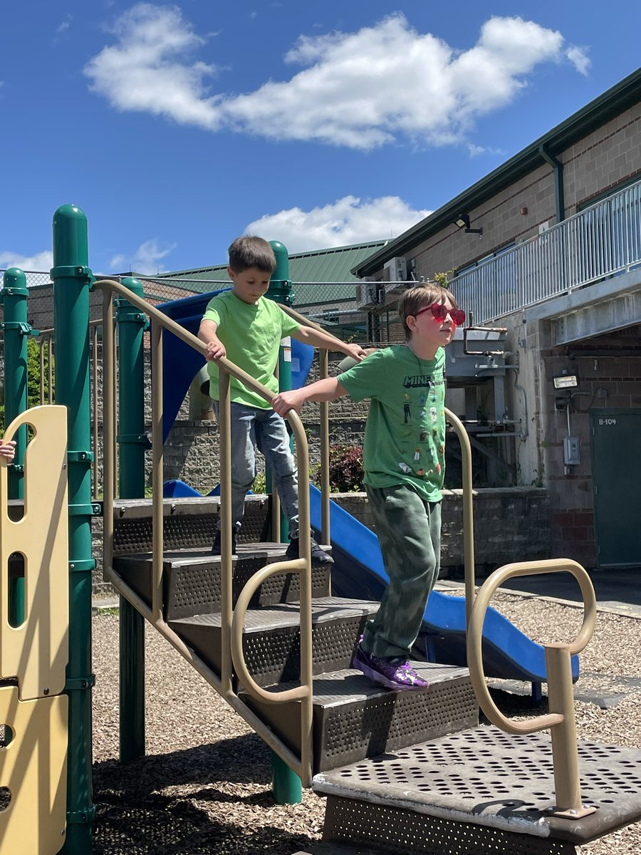 Students worked hard and met their end of the year iReady goals so they were rewarded with extra recess and a special snack! #firstgradeROCKS #proudteacher