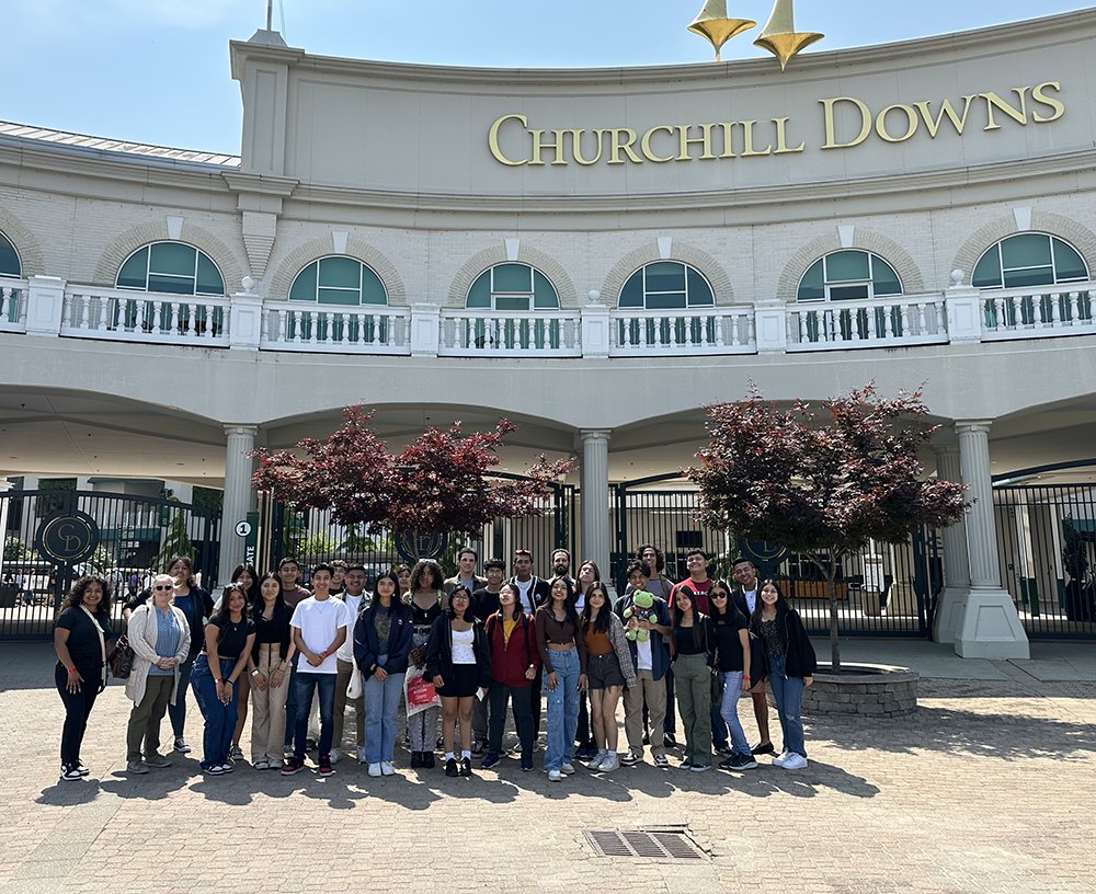 🌟 Good luck, Santa Ana Unified School District Speech & Debate team 🗣️ competing in the 2023 Nationals in Louisville, KY this week. Shine bright, show your skills, and make memories. We're cheering for you! 💙 

#SAUSD #WeAreSAUSD #GoodLuck #SAUSDGraduateProfile