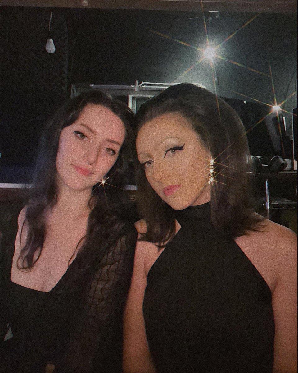 altsuite's tweet photo. Studio antics 💋

#rockmusic #rockduo #gothrock #classicrock #girlband #retro #photoshoot #recordingstudio #altsuite https://t.co/Qw2iXbLz0a