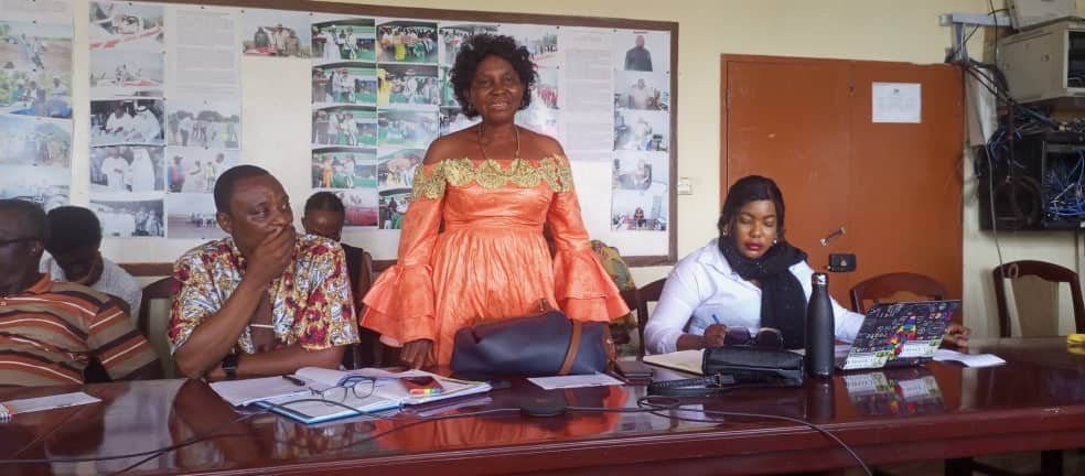 EUinSierraLeone's tweet photo. Did you know?
🇸🇱 imports about 30,000mt worth around US$10 million of onion🌰 🧅 every year.
🇪🇺-funded Onion Value Chain Economy Project (OVCEP) implemented by @EngimOng in #PortLoko, #Falaba and #Moyamba districts of 🇸🇱 is showing positive results that local onion 🌰 🧅 production is a viable alternative 📈 💪🏻.
Inspired by the #OVCEP project, stakeholders are discussing at the Ministry of Agriculture of #Salone the pathway towards a national Onion Value Chain Development Policy 📑. #EUStandswithSalone