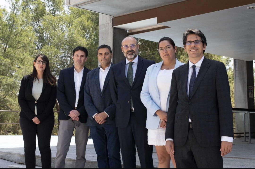 Hoy ha tomado posesión como Decano de la Facultad de Trabajo social, nuestro profesor Jerónimo Molina Cano, quien ha agradecido la confianza depositada en él y en su renovado equipo, que seguirán trabajando por la institución y por su razón de ser, los estudiantes.