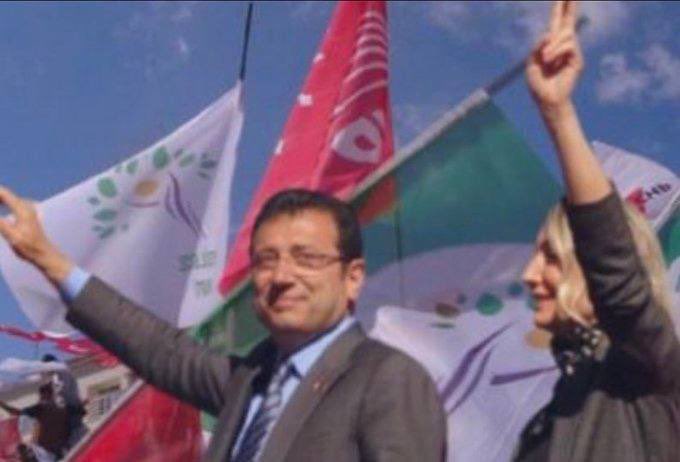 siha1453's tweet photo. •Seloya doğuda selam çak. 

•İBB koltuğuna HDP sayesinde otur. (Büyükşehir seçimlerinde aday çıkarmadılar )

•Sonra çarşı pazar herkesten sevgi sözcükleri bekle!

•Bu milleti ne sanıyorsunuz Ekrem bey ?

•Oradan bakınca aptal gibi mi duruyoruz? https://t.co/6rtAhKibf8