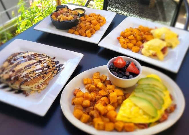 GrillCharleys's tweet photo. Have you tried our delicious #breakfasts? Today is a beautiful day! Join us for breakfast! We open at 9 AM Daily 😍 From Eggs Benedict to waffles we have it all! Our incredible chef will make them just how you like it! 🤩 Tonight join us for #LIVEMUSIC with Nick Moody at 7 PM🥳 https://t.co/HNII9fX1zb